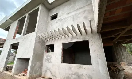 Casa à Venda de 3 dormitórios  no condomínio damha II em São Carlos,
