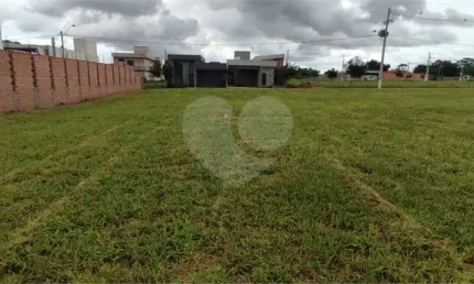 Terreno à Venda em São Carlos, no bairro Residencial Samambaia