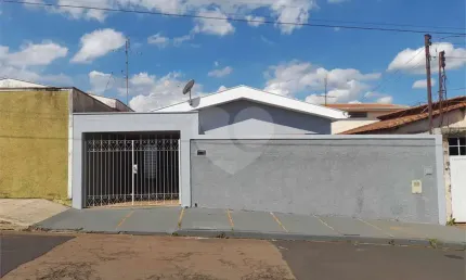 Casa Disponível para Venda ou Locação na Vila Nery – Ideal para Residência ou Comércio