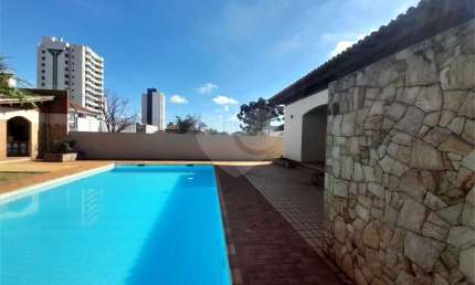 Casa para Aluguel na Rua São Joaquim – Excelente Ponto Comercial com Piscina