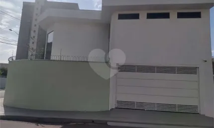Casa com 3 quartos para alugar na Alameda das Hortências, 20, Cidade Jardim, São Carlos