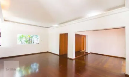 Casa Térrea com 300m² Construídos a 200m do Metrô Eucaliptos – Moema