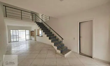 Casa em Condomínio Fechado com 250m², 4 Dorms e 4 Vagas na Av. Moaci – Privacidade e Espaço em Moema