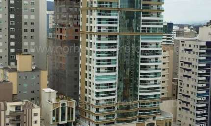 Apartamento para alugar na Rua 232/234, 45, Meia Praia, Itapema