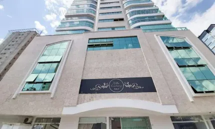 Apartamento à venda na Rua 290, 223, Meia Praia, Itapema