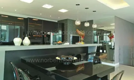 Apartamento à venda na Rua 217, 57, Meia Praia, Itapema
