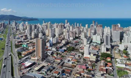 Apartamento à venda na Rua 246, 540, Meia Praia, Itapema
