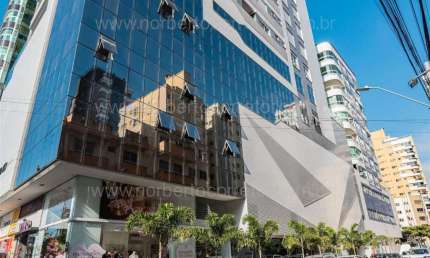 Apartamento à venda na Rua 240, 21, Meia Praia, Itapema