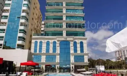Apartamento à venda na Rua 313, 15, Meia Praia, Itapema