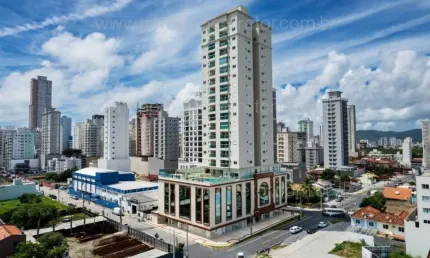 Apartamento à venda na Avenida 294, 680, Meia Praia, Itapema