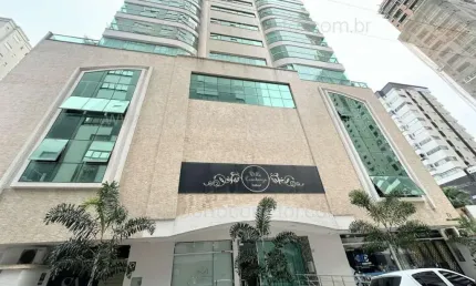 Apartamento à venda na Rua 290, 223, Meia Praia, Itapema