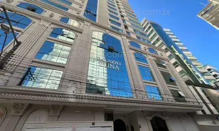 Apartamento à venda na Rua 241, 94, Meia Praia, Itapema
