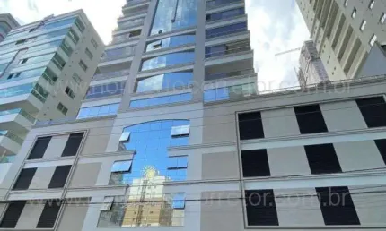 Apartamento à venda na Rua 302, 68, Meia Praia, Itapema