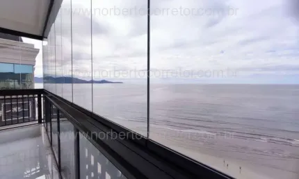Apartamento à venda na Rua 321, 20, Meia Praia, Itapema
