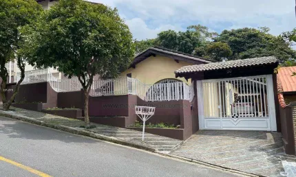 Casa para Venda em Ribeirão Pires, Centro, 4 dormitórios, 2 suítes, 3 banheiros, 4 vagas
