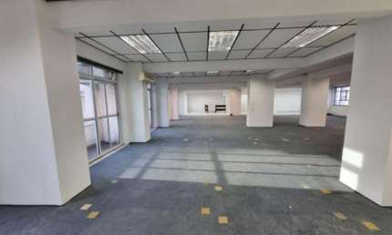 Sala comercial para alugar na Praça Ouvidor Pacheco e Silva, Sé, São Paulo