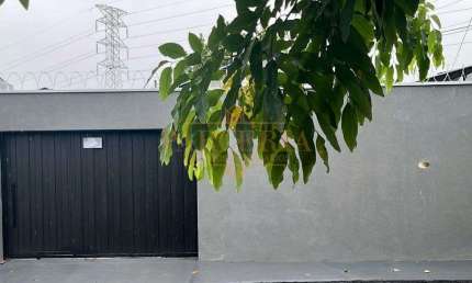 Casa padrao a venda com churrasqueira em CONJUNTO HABITACIONAL CLOVIS VALENTIN PICOLOTTO