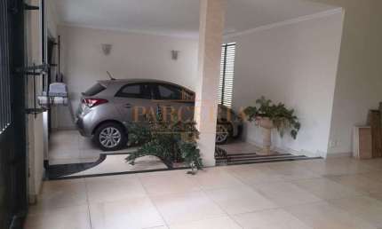 Linda casa com 4 dormitorios e churrasqueira no bairro Umuarama - Aracatuba!