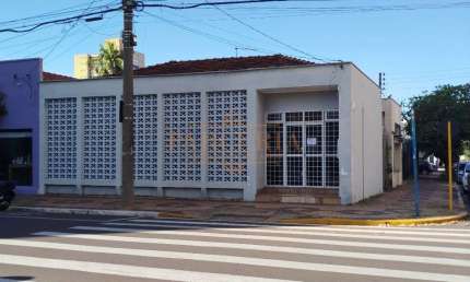 Casa Comercial para Alugar no CENTRO de Aracatuba | Espaco amplo e versatil