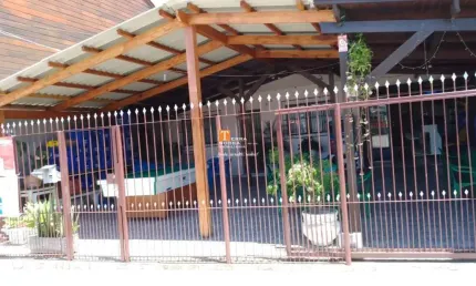Casa com 2 quartos à venda na rua victório zattera, 920, são victor cohab, caxias do sul por r$ 400.000