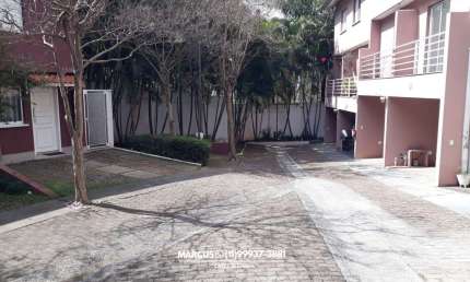 Sobrado em cond. na V. São Francisco 3 andares, 2 dormitorios, 1 vaga coberta. FL23