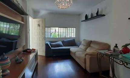 Casa Térrea, com quintal, e varias vagas de garagem - FL22