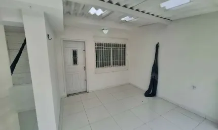 Casa com 2 quartos para alugar na Rua Daniel José Pereira, 3, Rio Pequeno, São Paulo