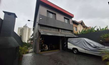 Prédio com 5 salas para alugar na Rua Doutor João Vieira Neves, 621, Jardim Esmeralda, São Paulo