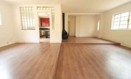 Linda casa Térrea em condomínio, Reformada, 3 suites, 5 Wc, 6 vagas e churrasqueira - FL22