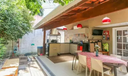 Sua Casa dos Sonhos: 5 Suítes, Lareira e Piscina. FL43