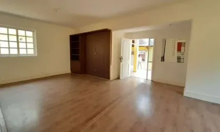 Linda casa Térrea em condomínio, Reformada, 3 suites, 5 Wc, 6 vagas e churrasqueira - FL22