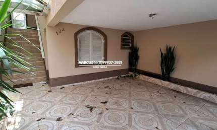 Casa térrea na Vila Gomes com 3 quartos; 1 suíte, terraço, 2 vagas de garagem. FL23