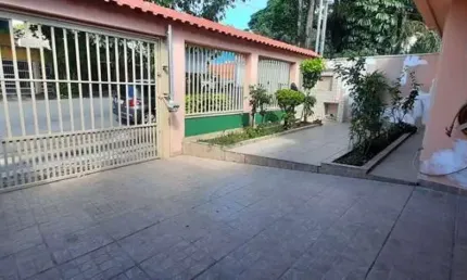 Vendo casa Térrea proximo Parque do Joquei, 3 dorms, quintal - FL22