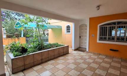 Sobrado Amplo com 4 Dormitórios e 2 Suítes no Jardim Bonfiglioli. FL43