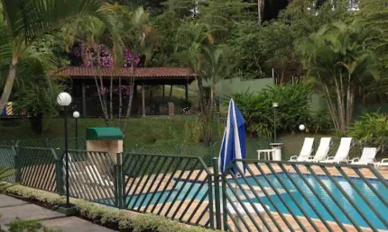 Vendo sobrado em condomínio,  4 dorms, 2 suites, 2 vagas, churrasqueira, lazer completo - fl22
