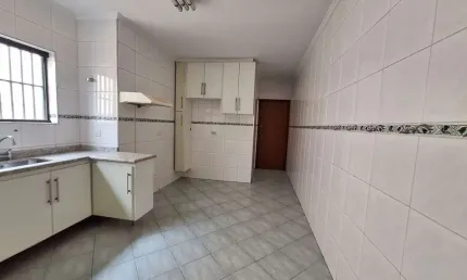 Sobrado Jardim Peri Peri: 210 metros, 4 dormitórios, 3 vagas