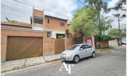 Sobrado isolado perto da usp - 3 dormitorios com 2 vagas e jardim