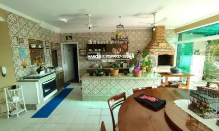 Vendo linda casa no Parque dos Príncipes c/ 4 suítes,1 suíte master, sala 4 ambientes, 6 vgs. FL23