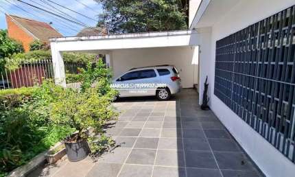 CASA TERREA ISOLADA NO MORRO DO QUEROSENE COM 396M² de TERRENO COM 3 DORMS; SUÍTE, 3 VAGAS. FL23
