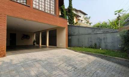 VENDA NO BUTANTA SOBRADO COM 350m² 04 QUARTOS, 02 SUÍTES 05 WC E 06 VAGAS DE GARAGENS  -  FL38