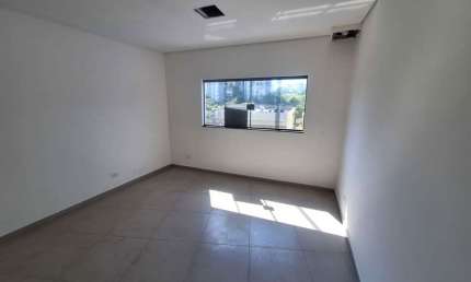 Sala comercial para alugar na Rua João Santucci, 205, Vila Santa Luzia, Taboão da Serra