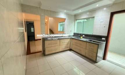 Sobrado na Vila São Francisco com 3 dorms. suíte, 2 vagas. FL23