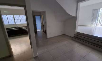 Sobrado de 165m² no Jardim Odete, 3 dormitórios e 3 vagas - FL28