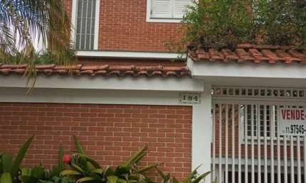 Sobrado de 300m², 4 Dorms, 2 Suítes, Piscina e Vaga para 4 Carros na Vila São Francisco - FL43