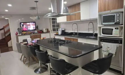 VENDA SOBRADO 150m² 05 DORMITÓRIOS 03 SUÍTES E 04 VAGAS DE GARAGENS - FL38