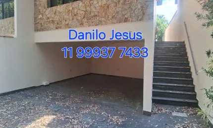 Sobrado com 3 dormitórios sendo uma suíte, 3 vagas e quintal.