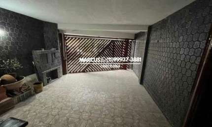 Sobrado com 2 quartos sendo 1 suite com hidromassagem, 2 vagas de garagem. FL23