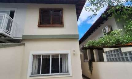 SOBRADO EM CONDOMINIO COM 3 DORMITORIOS E 1 SUITE FL26