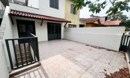 CASA 4 QUARTOS COM VARANDA AREA GOURMET COM CHURRASQUEIRA FL48