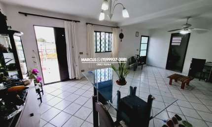 Casa Térrea Assobradada à Venda no Butantã ? 250m² de terreno, 3 quartos e 5 vagas cobertas. FL23